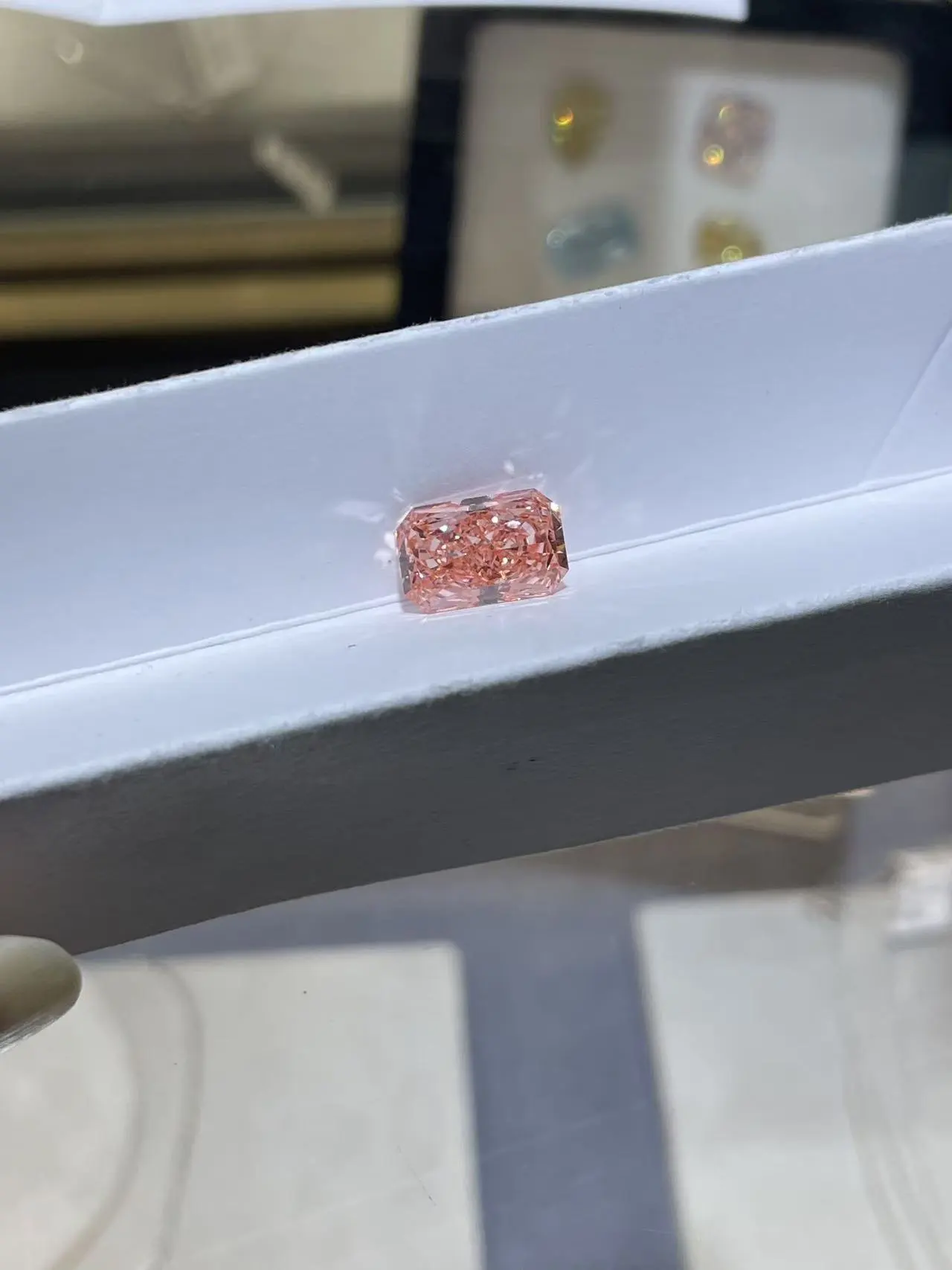 Fancy Intense Pink Radiant-Cut VS1 Clarity Lab-Grown Diamond 4.25ct IGI:769606564 1