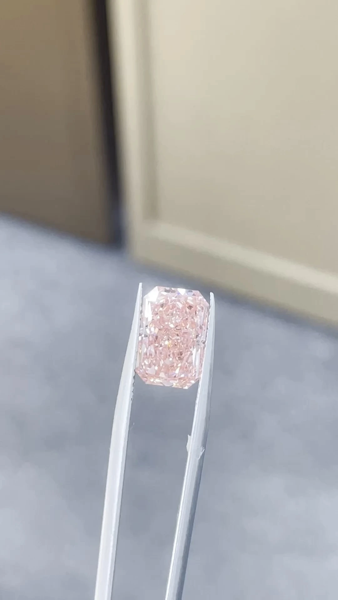 Fancy Intense Pink Radiant-Cut VS2 Clarity Lab-Grown Diamond 4.32ct IGI:761518054 1