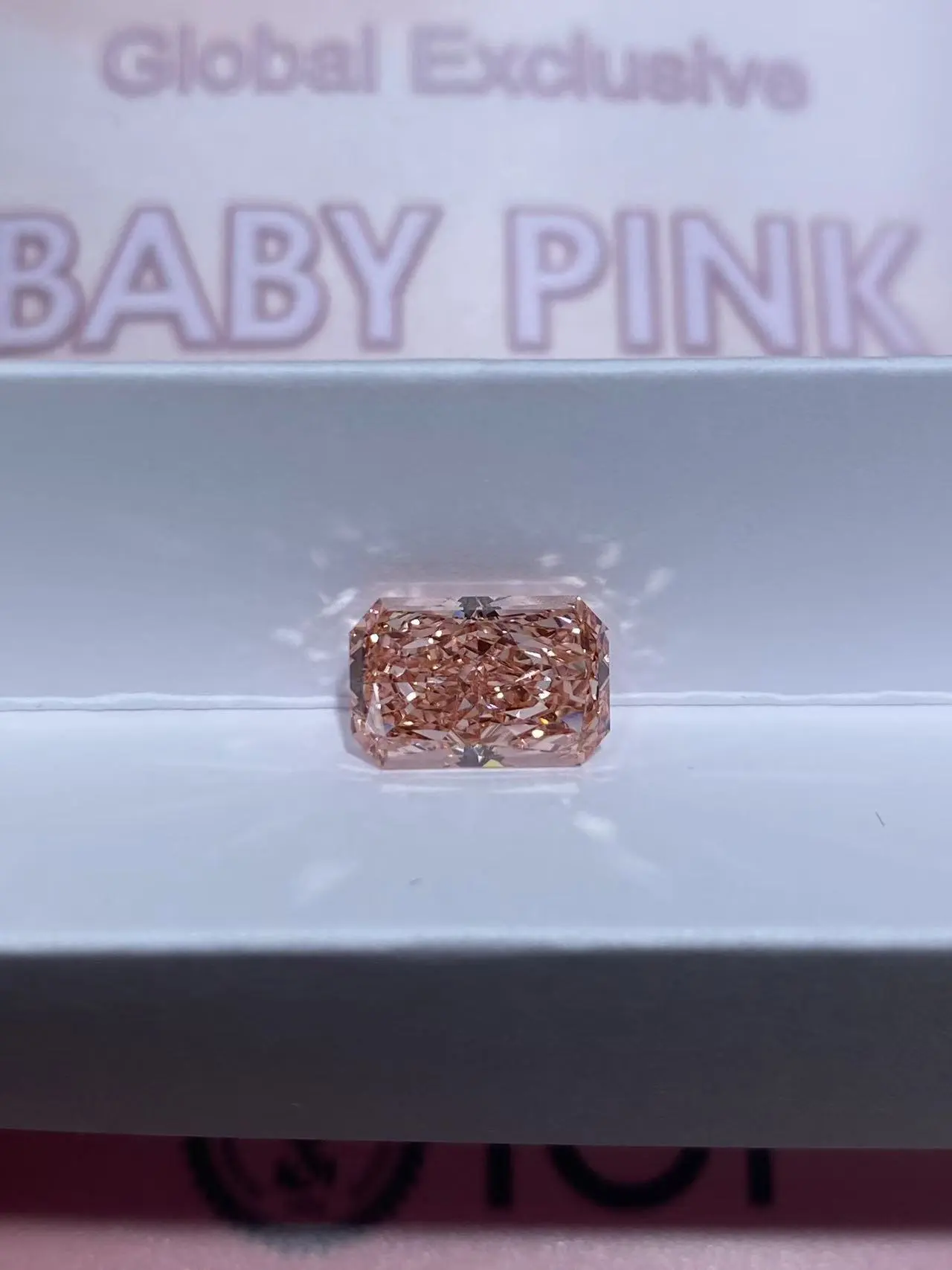 Fancy Intense Pink Radiant-Cut VS1 Clarity Lab-Grown Diamond 4.06CT IGI:782685855 1