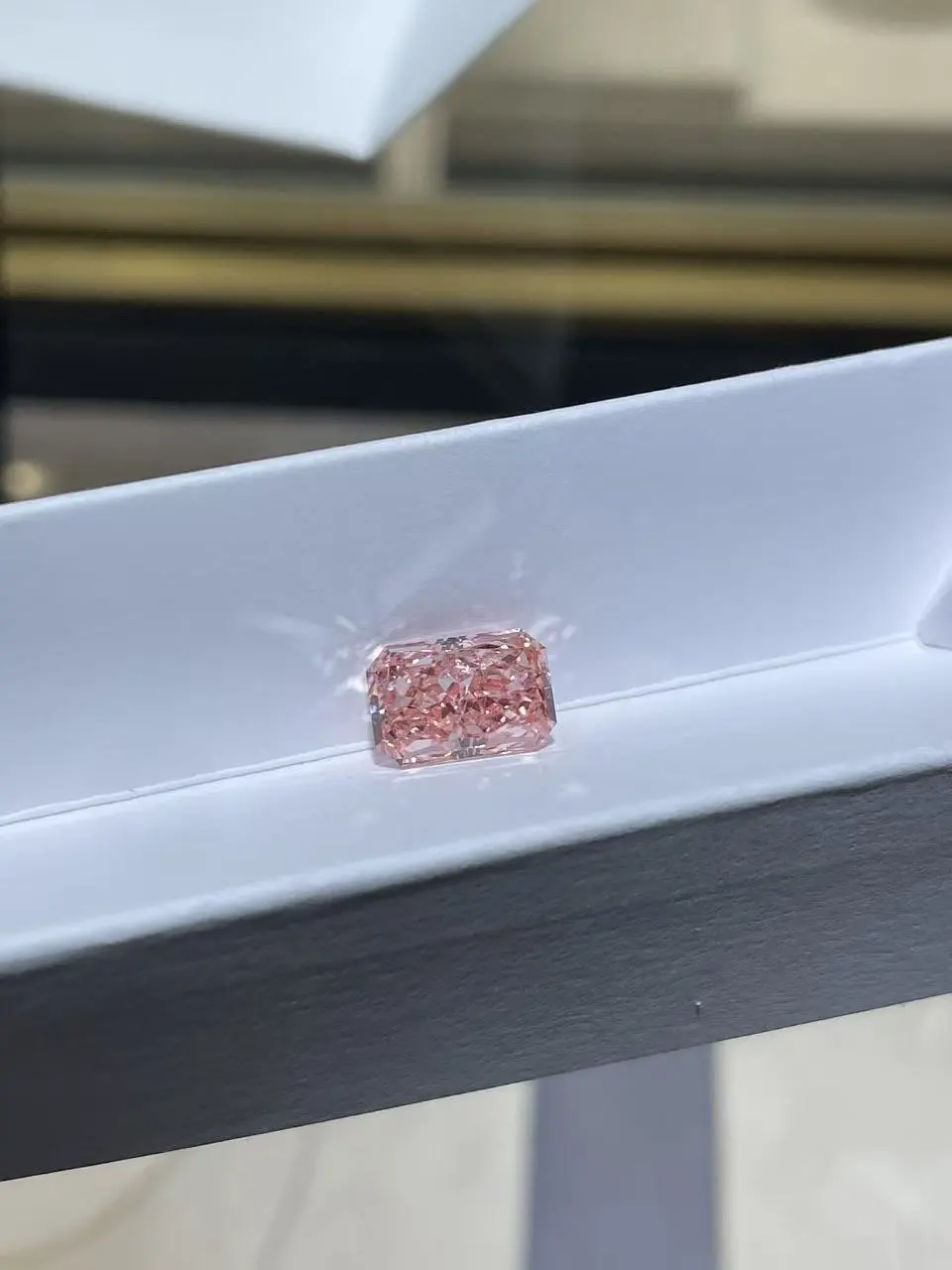 Fancy Intense Pink Radiant-Cut 4.03CT VVS2 Clarity Lab-Grown Diamond IGI:772605639 1