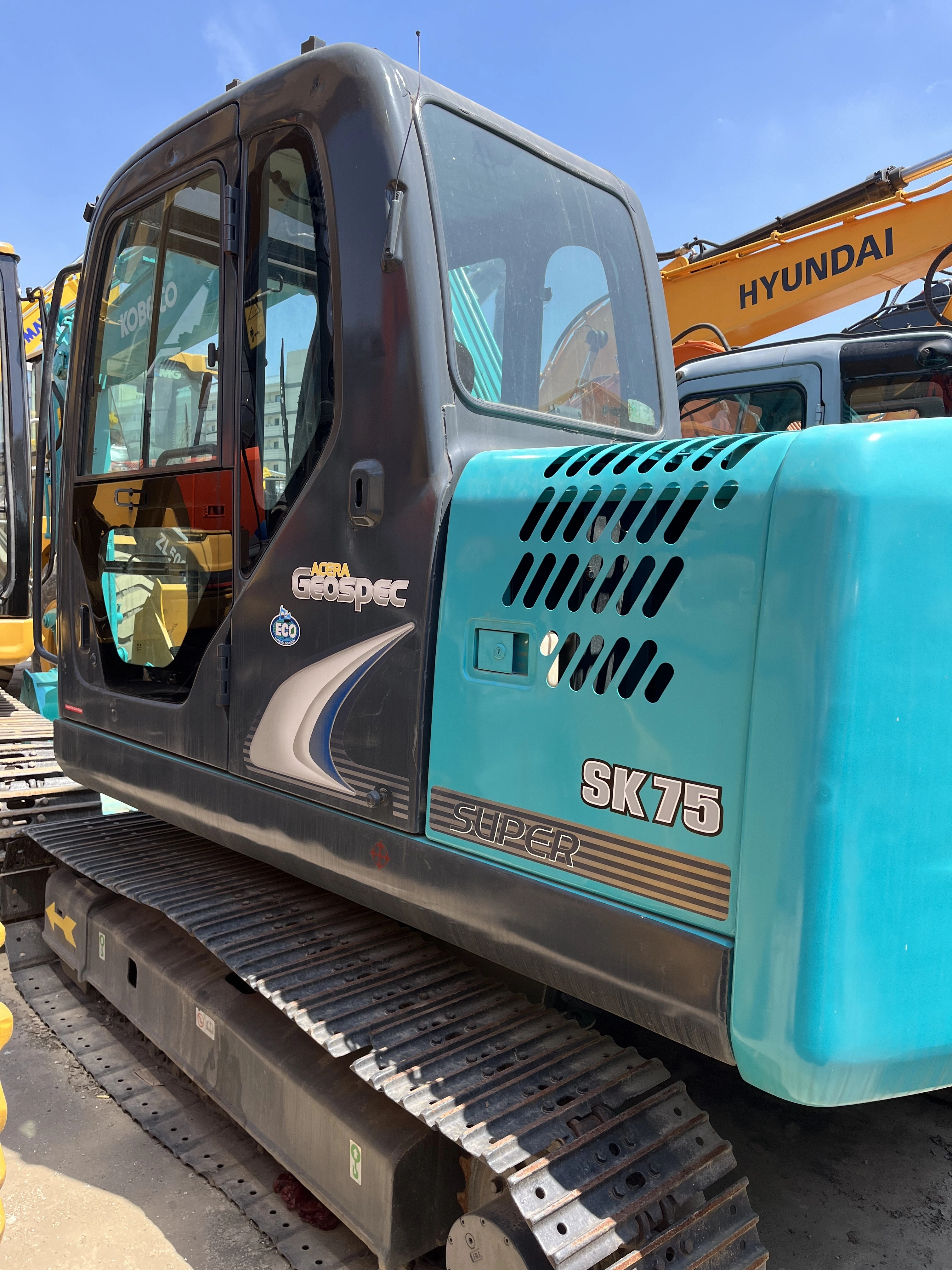 Kobelco SK75-8 Hydraulic Excavator Good Condition Low Price 1
