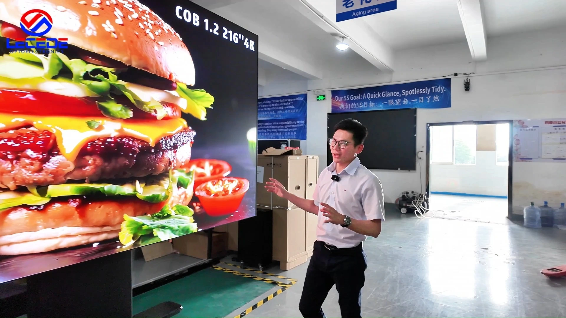 Lecede Fully Automatic Lift and Fold 135-inch COB All-in-one LED Large Screen Display 1