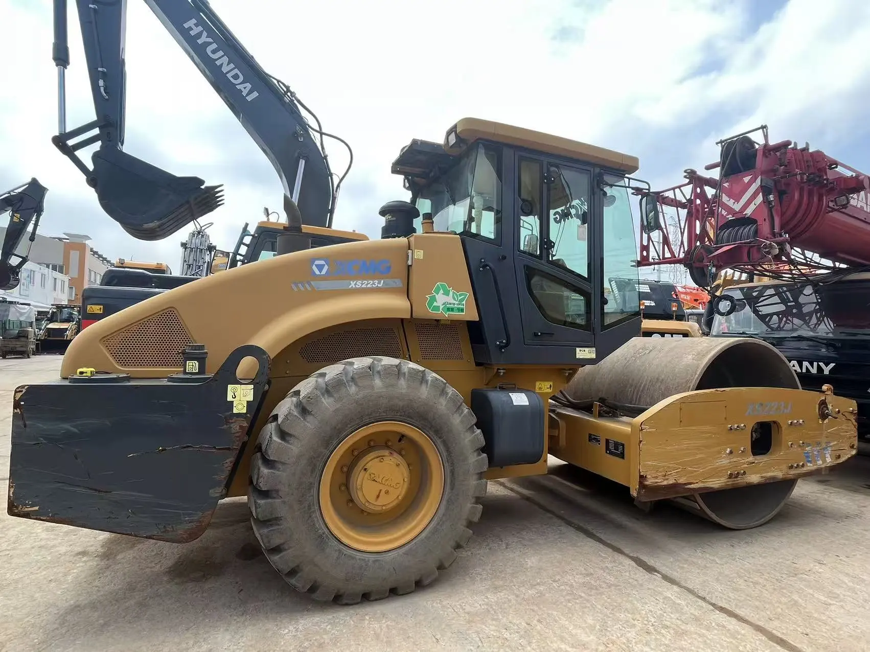 Used XCMG XS223J 22 Ton Single Drum Vibratory Road Roller 1