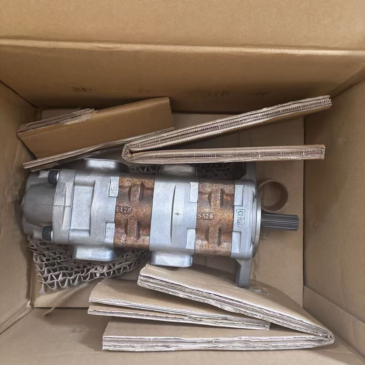 Pompe a ingranaggi KAYABA KFP5185-KRP4-12CBGH 600B40R493 KRP4-33-23ADN 291Y7-17011 PHS3029-3029-3024JAGR 2