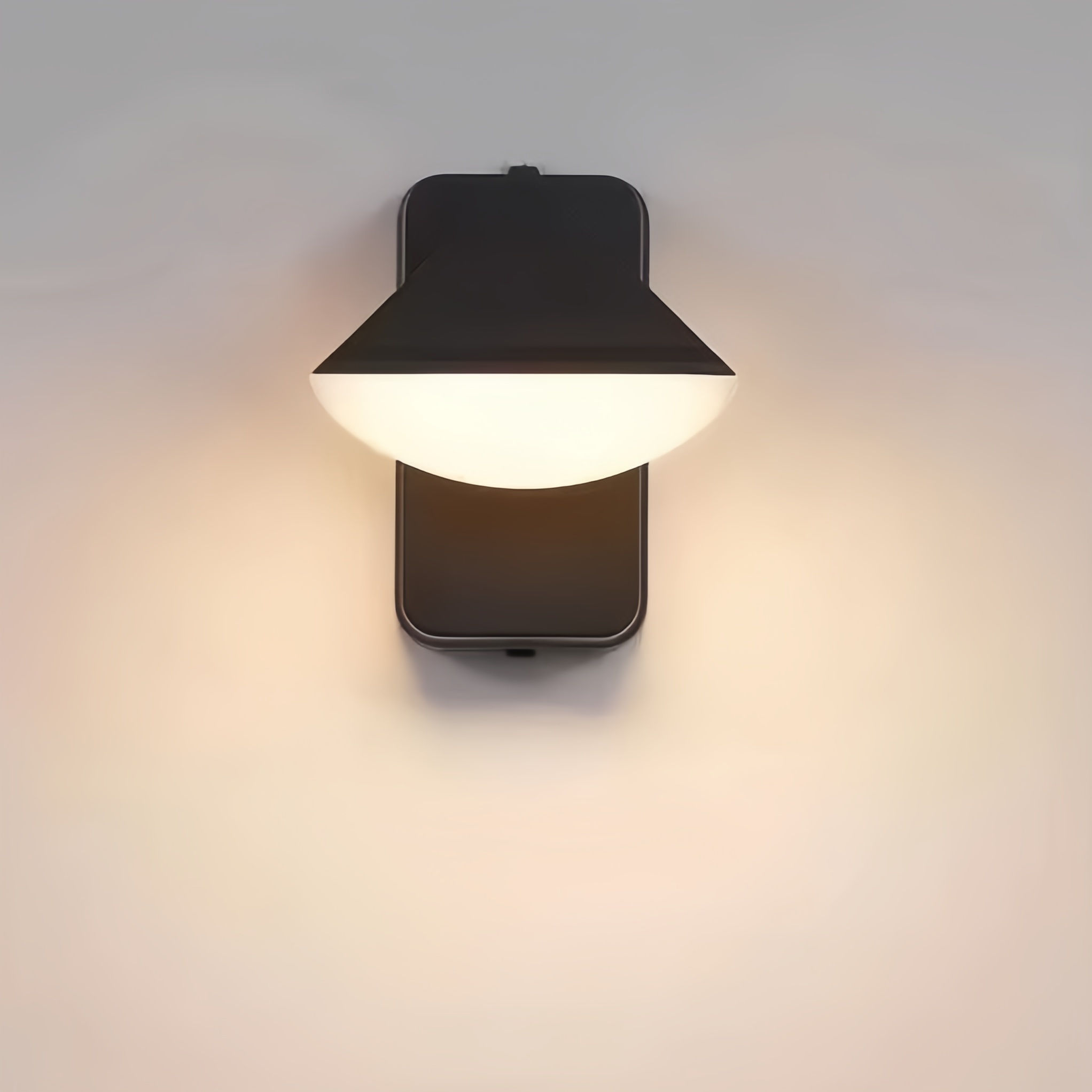 مصباح جداري خارجي أبيض بتصميم هندسي عصري، بجزء علوي زاوي وإضاءة منحنية للأسفل، أسود وأبيض ورمادي، HTD-EW4510 2