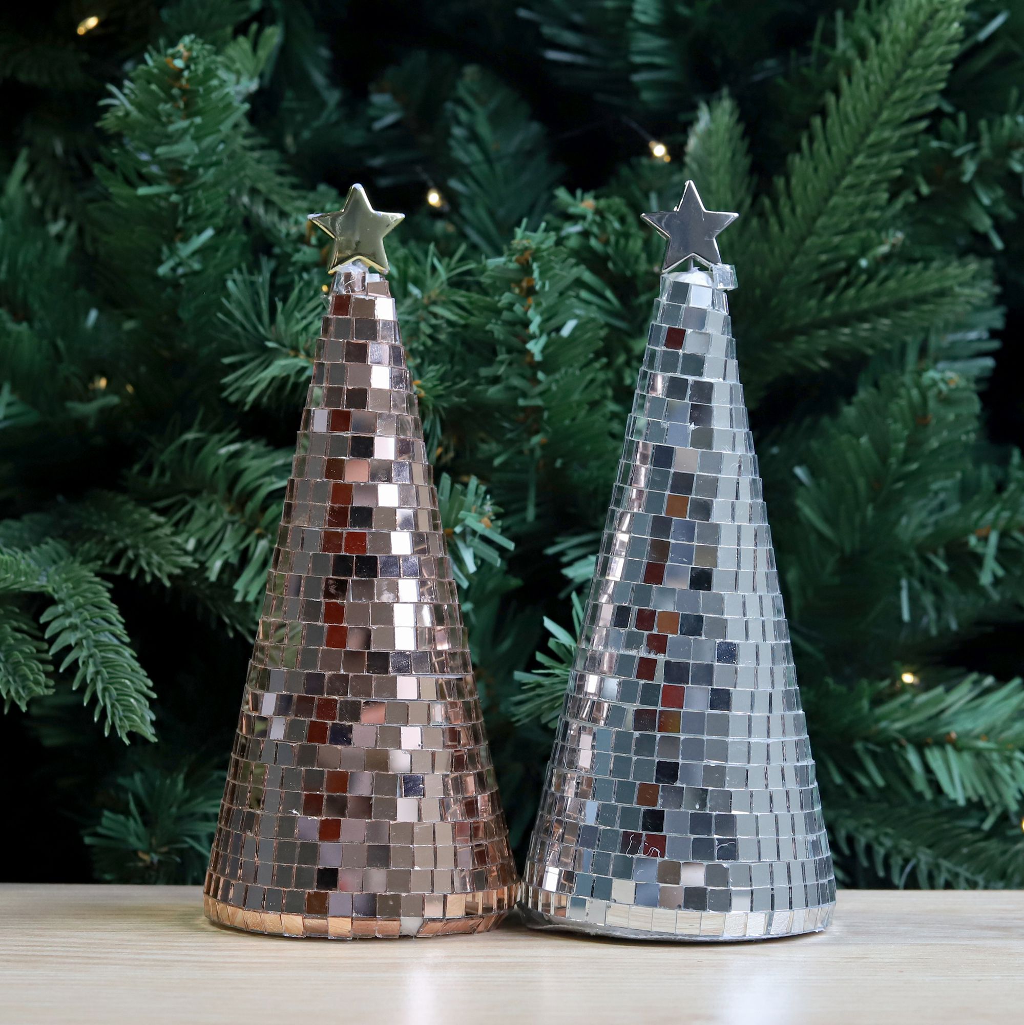 Adorno navideño personalizado de mesa con forma de cono de espejo, perlas y diamantes de imitación, mini decoración navideña de espuma para el hogar y escritorio con estrella en la parte superior. 4