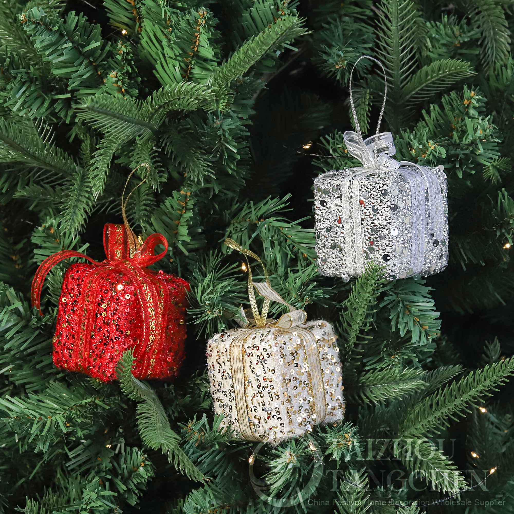 Custom OEM ODM Christmas Gift Box Ornaments Assorted Fabric Sequin Rhinestone Plush Felt Hanging Pendants Xmas Tree Decorations 3