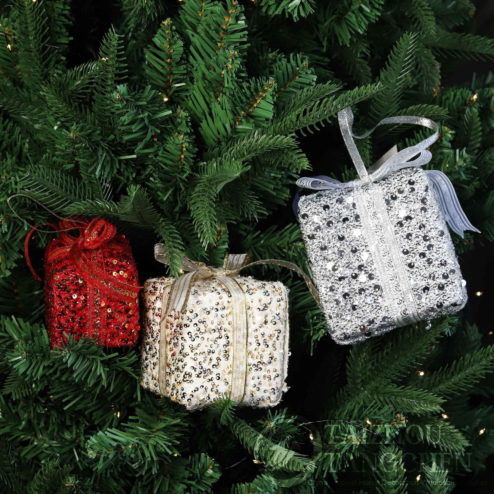 Custom OEM ODM Christmas Gift Box Ornaments Assorted Fabric Sequin Rhinestone Plush Felt Hanging Pendants Xmas Tree Decorations 4