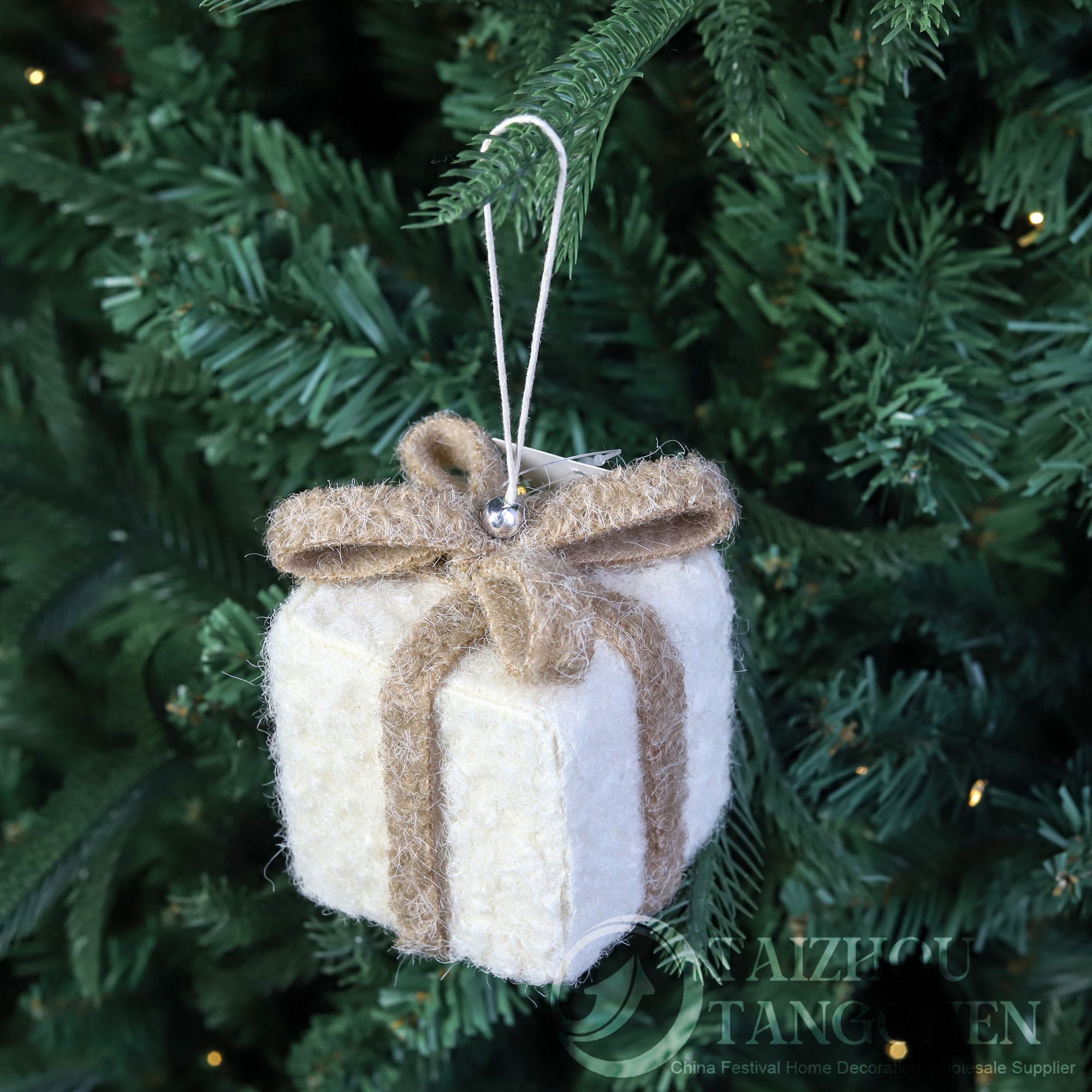 Custom OEM ODM Christmas Gift Box Ornaments Assorted Fabric Sequin Rhinestone Plush Felt Hanging Pendants Xmas Tree Decorations 5