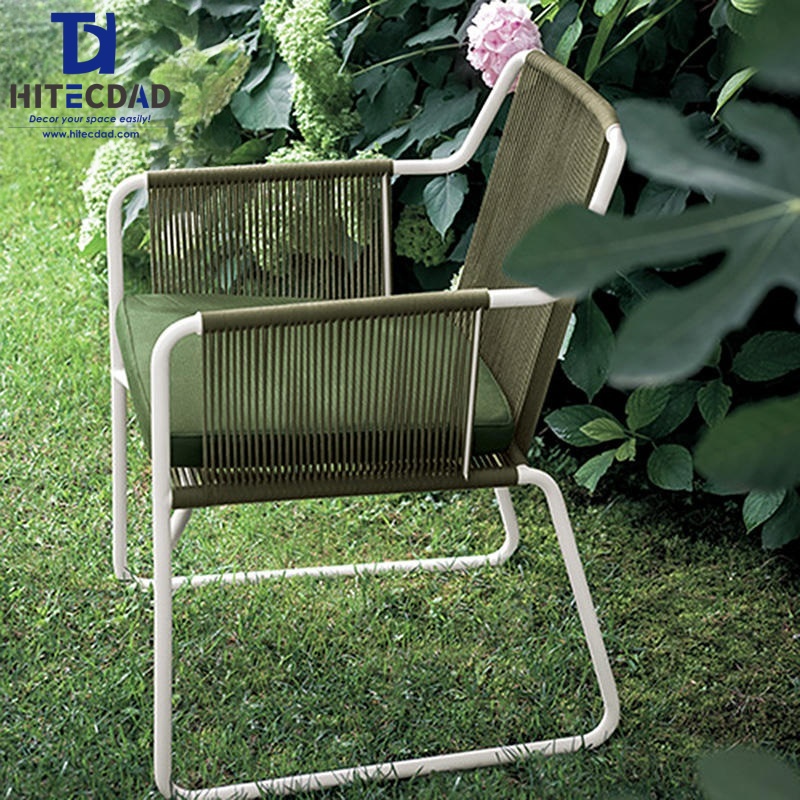 Chaise de patio cantilever moderne avec revêtement en corde grise tressée HTD-OF1063 4
