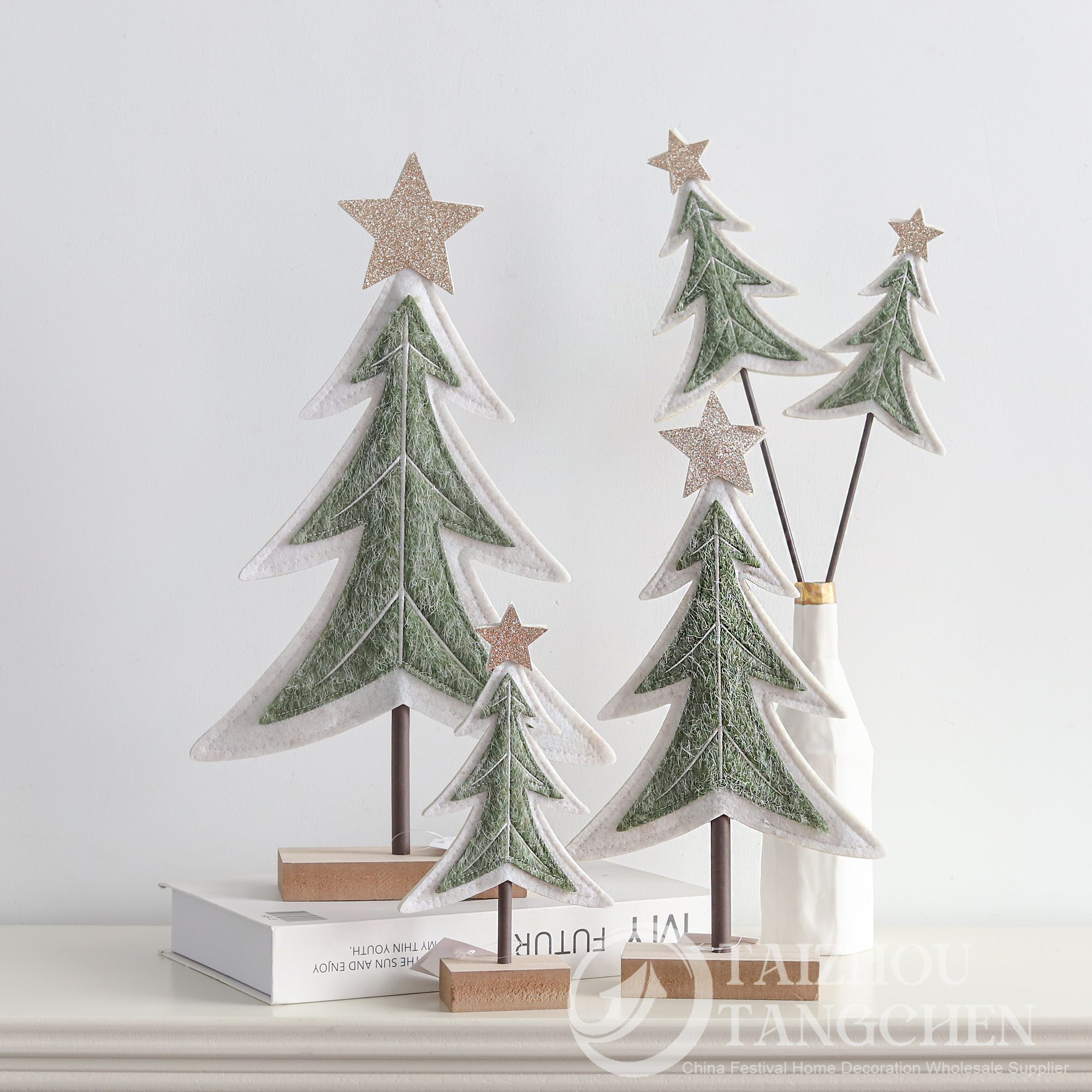 Hot Selling Handmade Felt Dog Tabletop Ornaments and Mini Christmas Tree Winter Festive Farmhouse Style Home Decoration 3