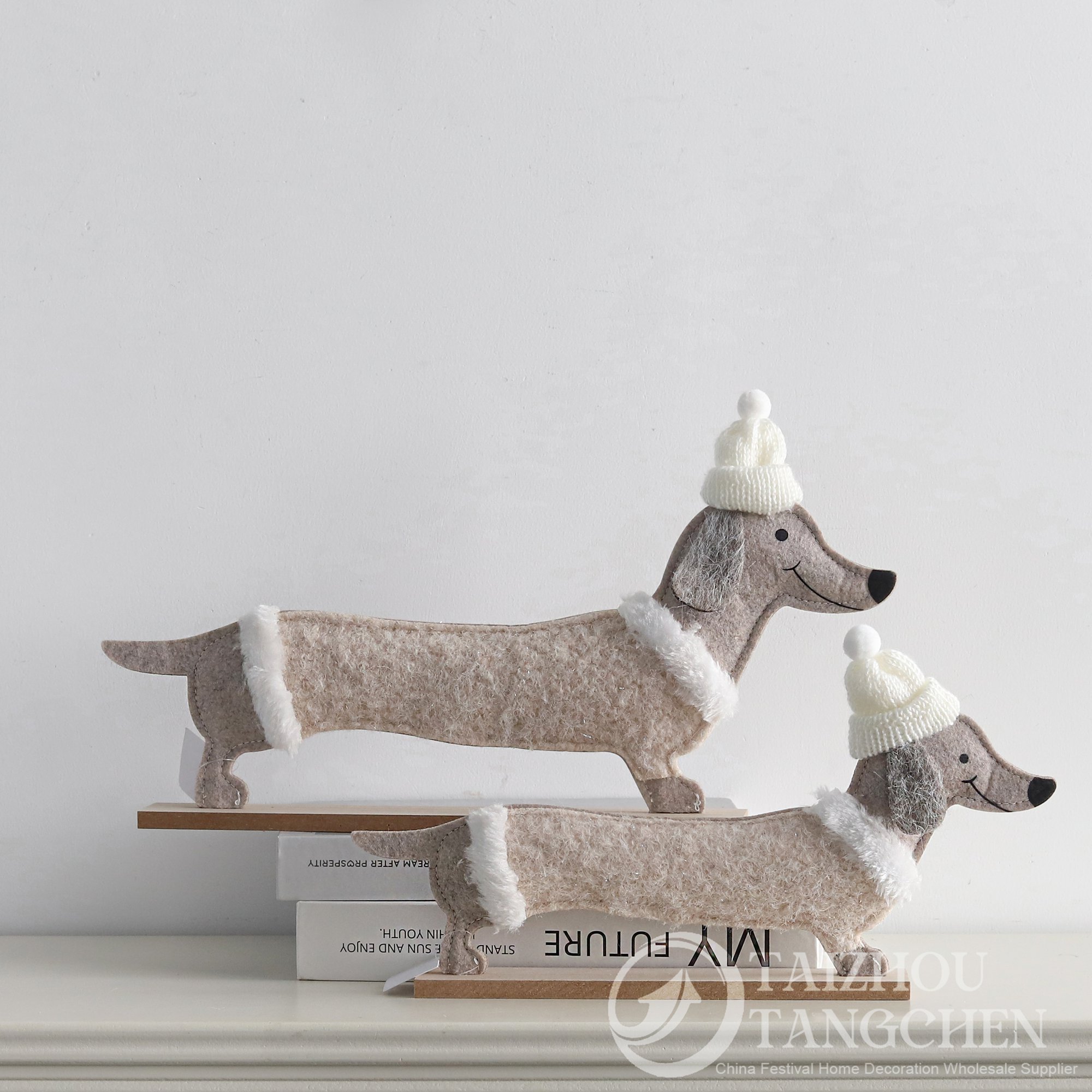Minimalist Cottagecore Xmas Decor Soft Felt Glowing Winter Cabin Pine Star Tree Cute Sausage Dog Holiday Table Decor 5
