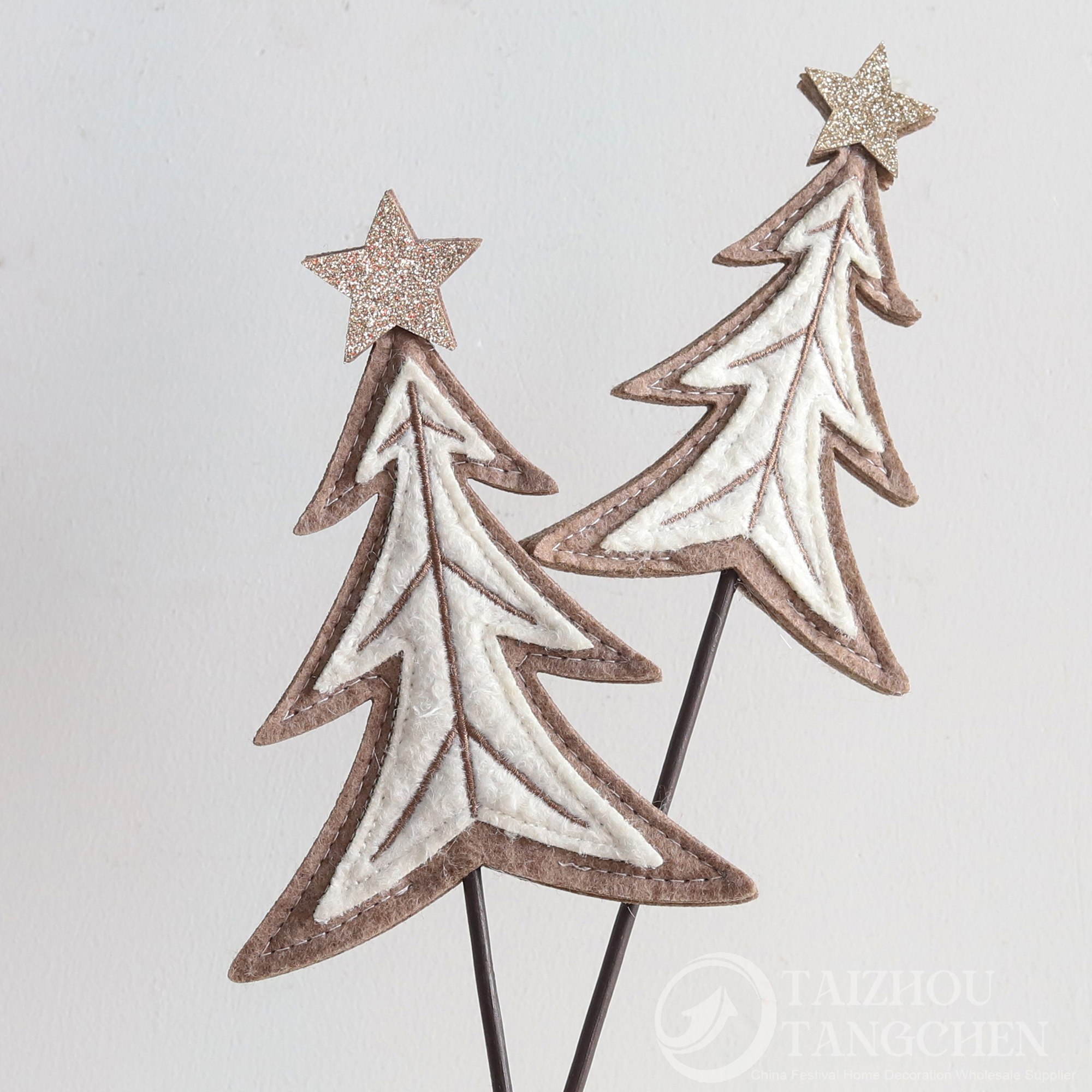 Juego de adornos de mesa de invierno de estilo nórdico cottagecore, decoración rústica de fieltro para mini pueblo navideño. 6