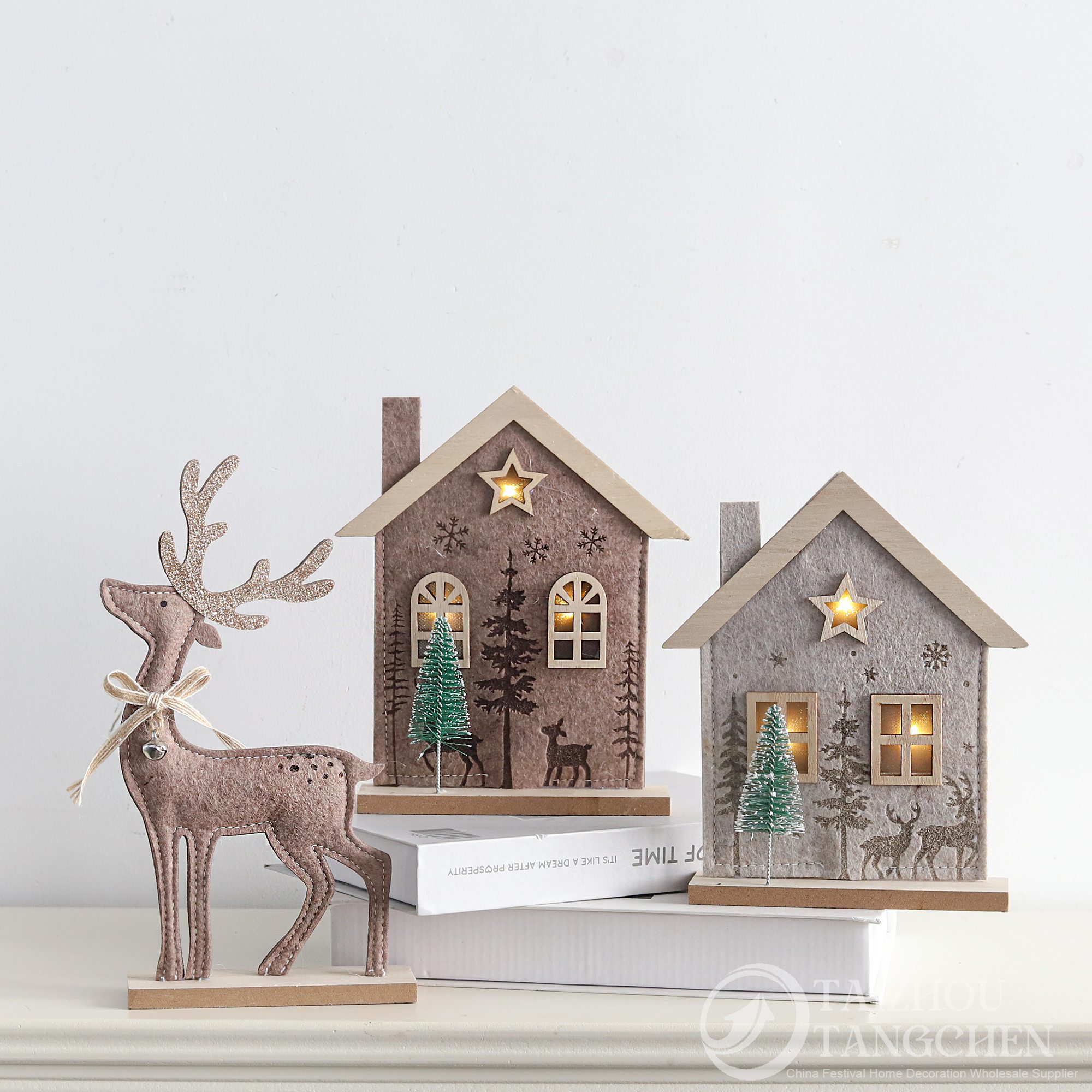 Juego de adornos de mesa de invierno de estilo nórdico cottagecore, decoración rústica de fieltro para mini pueblo navideño. 4