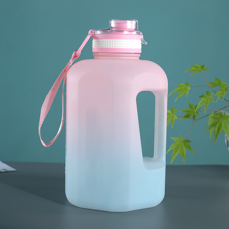 1600 ml / 2200 ml Sport-Trinkflasche mit Farbverlauf und mattem Finish, inklusive Strohhalm und Trageband | Großhändler 4