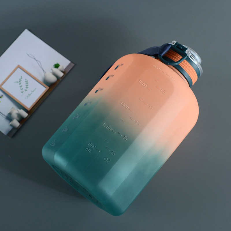1600 ml / 2200 ml Sport-Trinkflasche mit Farbverlauf und mattem Finish, inklusive Strohhalm und Trageband | Großhändler 8
