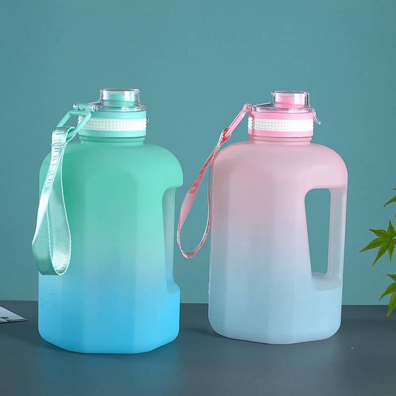1600 ml / 2200 ml Sport-Trinkflasche mit Farbverlauf und mattem Finish, inklusive Strohhalm und Trageband | Großhändler 14