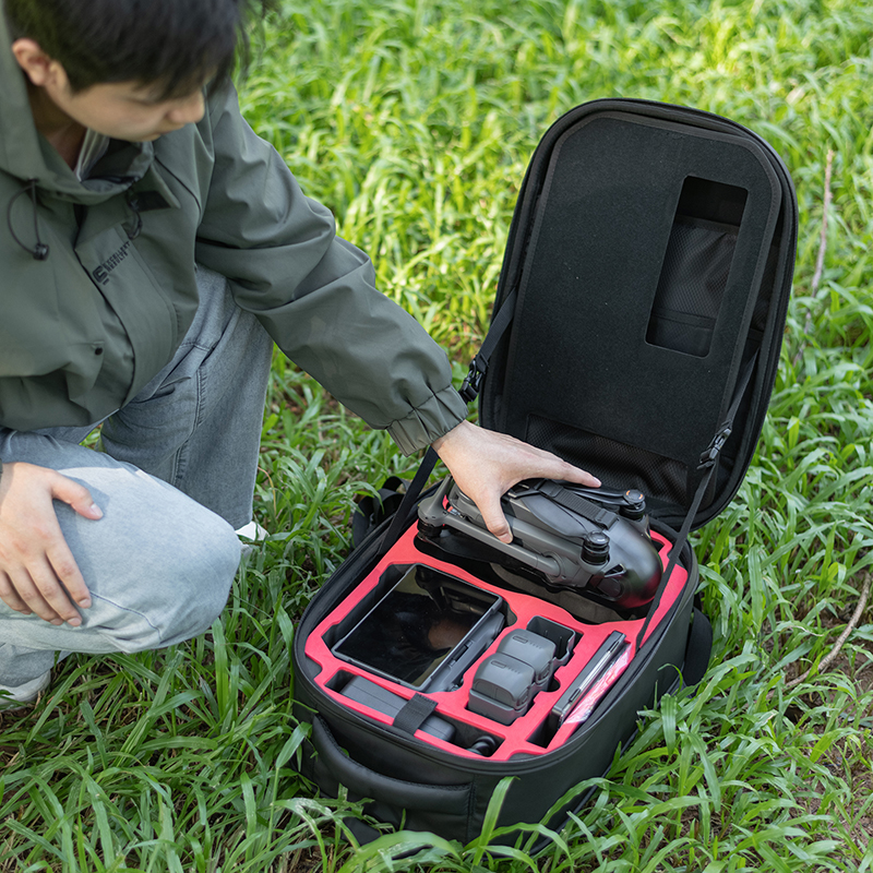 Mochila para drones de gran capacidad con compartimentos de almacenamiento modulares