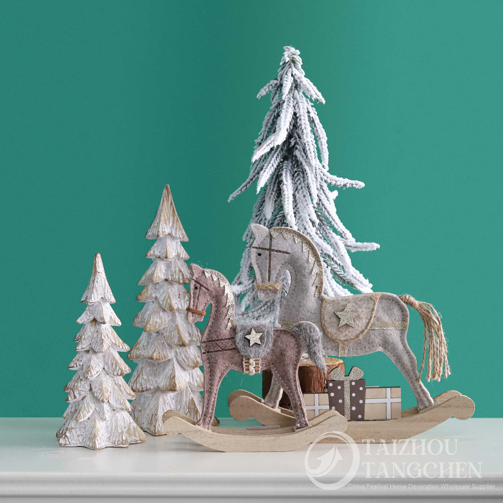 Handgefertigtes Schaukelpferd aus Filz und Holz, nordischer Mini-Baum aus Kunstharz, Tischdekoration, rustikale Winterdeko für Zuhause 2