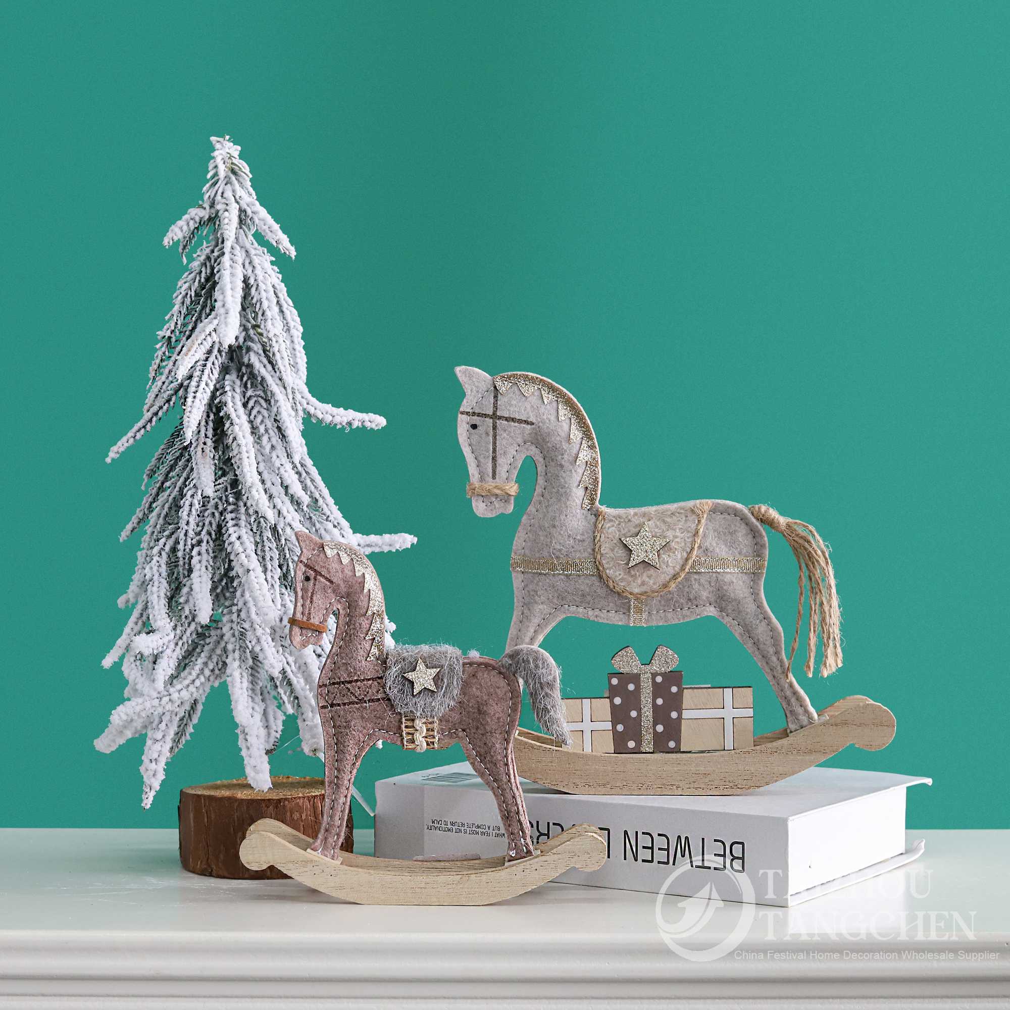 Handgefertigtes Schaukelpferd aus Filz und Holz, nordischer Mini-Baum aus Kunstharz, Tischdekoration, rustikale Winterdeko für Zuhause 4