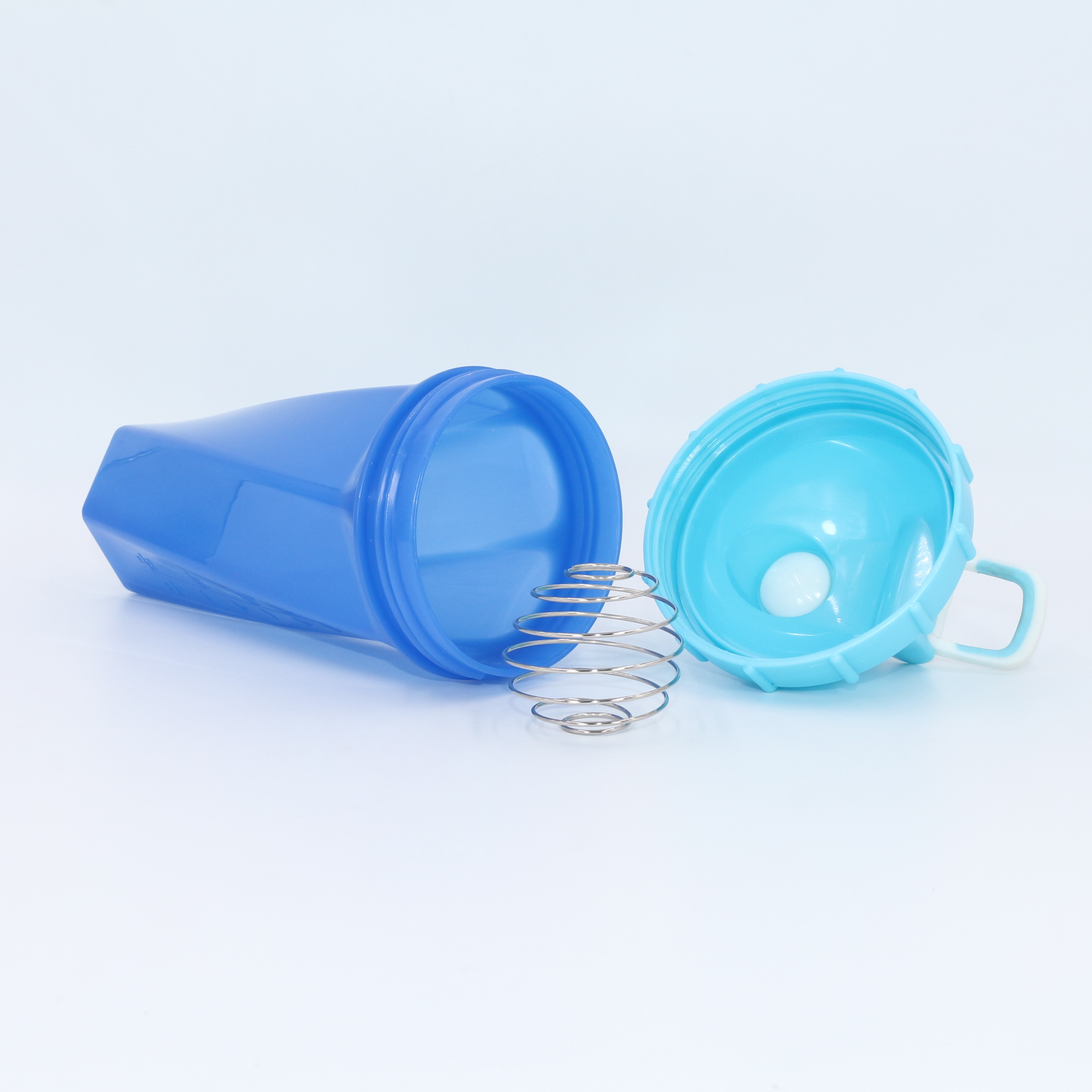 Shaker per proteine ​​da 700 ml dal nuovo design con sfera di miscelazione in metallo | Fornitore all'ingrosso personalizzato in Tritan e PP 16