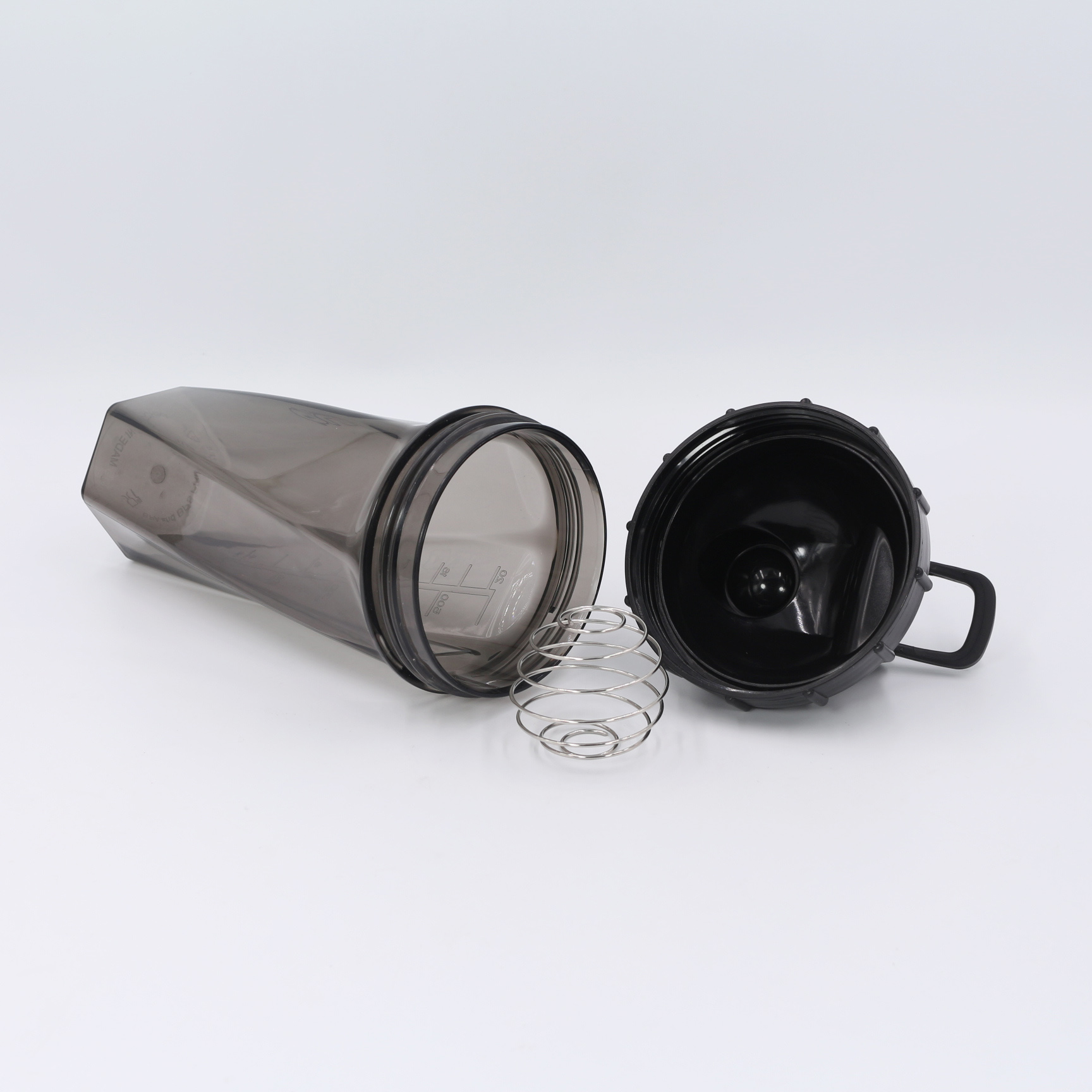 Shaker per proteine ​​da 700 ml dal nuovo design con sfera di miscelazione in metallo | Fornitore all'ingrosso personalizzato in Tritan e PP 8
