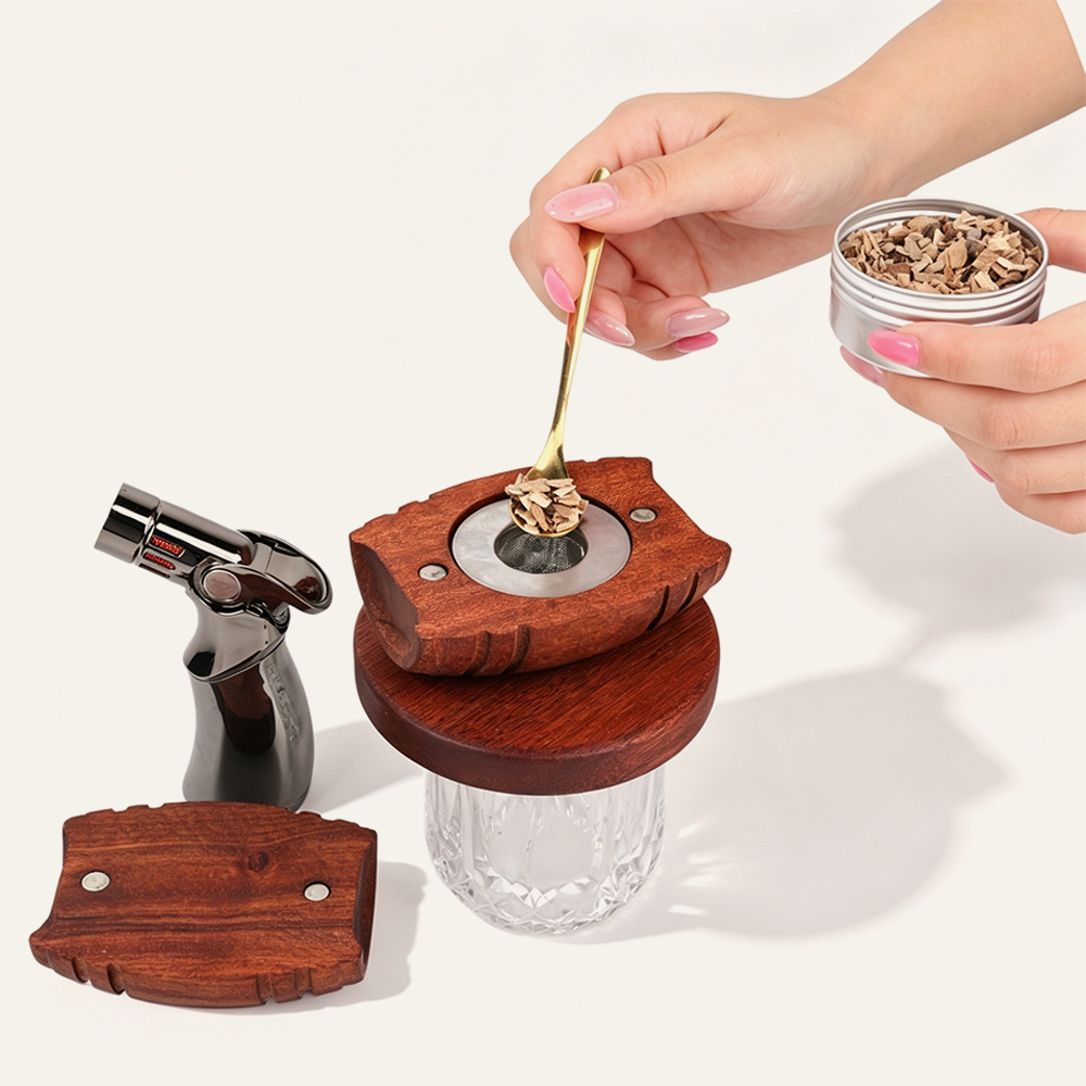 Cocktail-Räucherset aus Sapele-Holz in Fassform, Whisky-Räucherset im Vintage-Fass-Design, komplettes Barzubehör, individuelle Gravur, hochwertige Geschenkverpackung für Bars und den Großhandel 4
