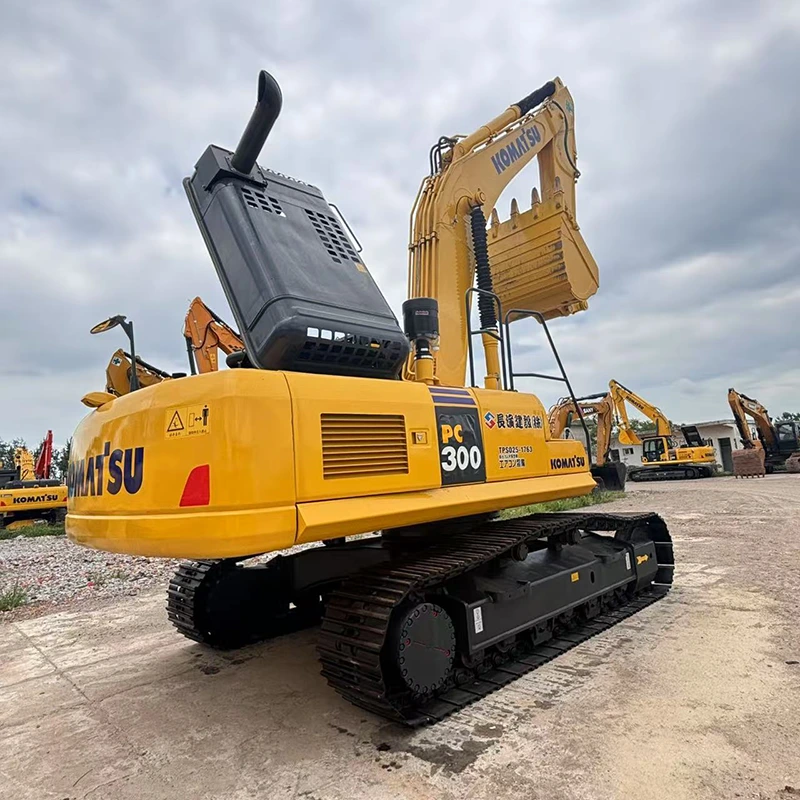 Japan Made Komatsu PC300 Crawler Excavator In Good Condition 1