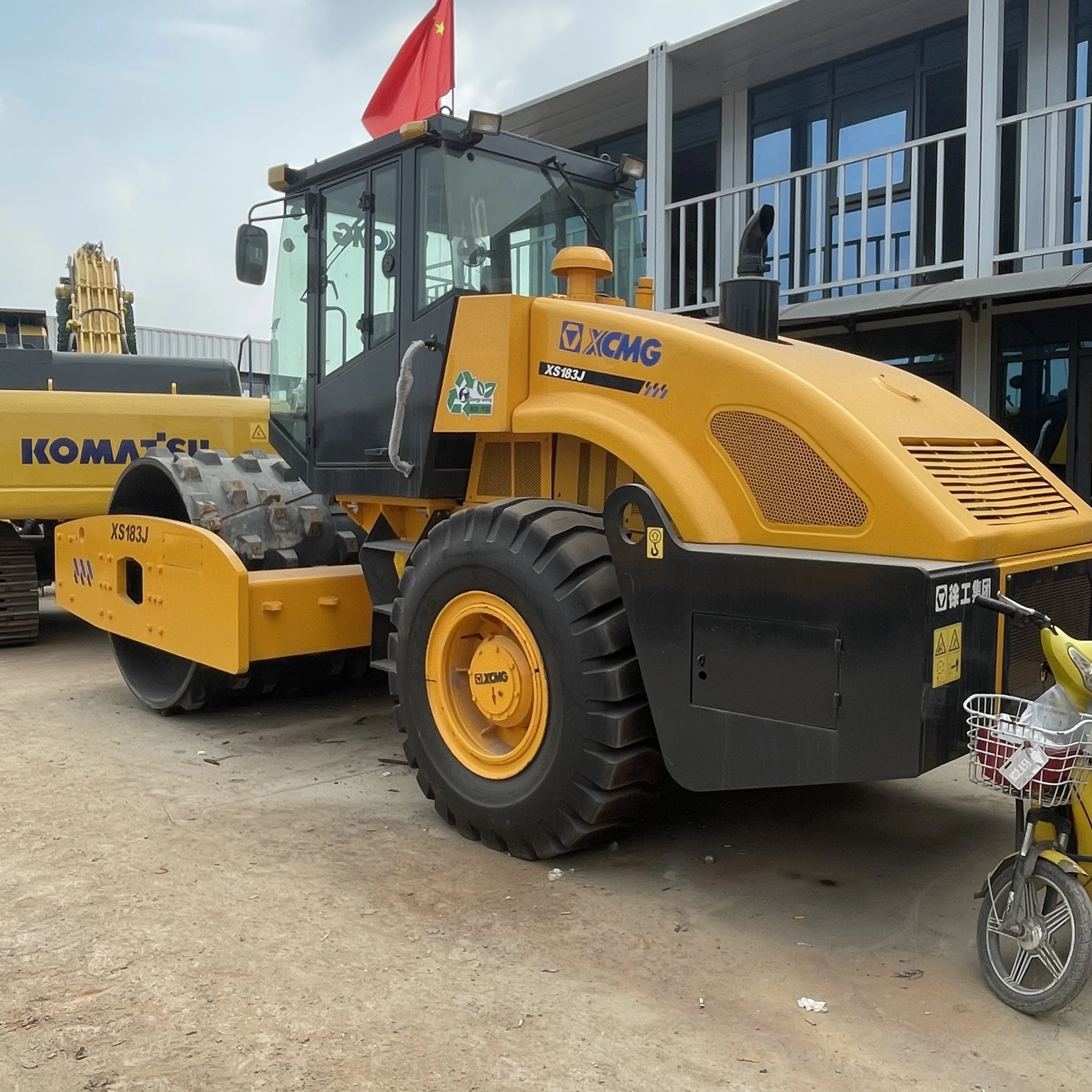 Used XCMG XS183J Padfoot Road Roller, 18 Ton Single Drum Vibratory Compactor For Soil Compaction 1