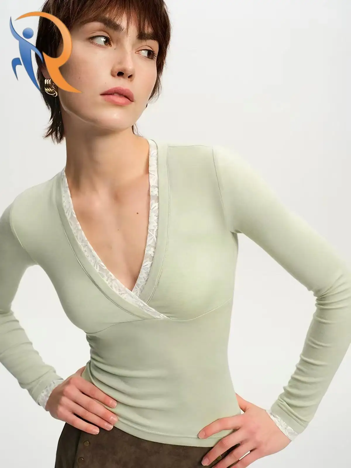 Gray-green lace-spliced V-neck base top 1