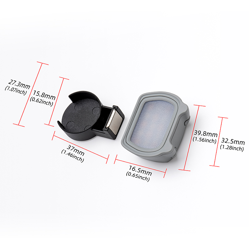 Magnetic connection between the fill light and mounting clip