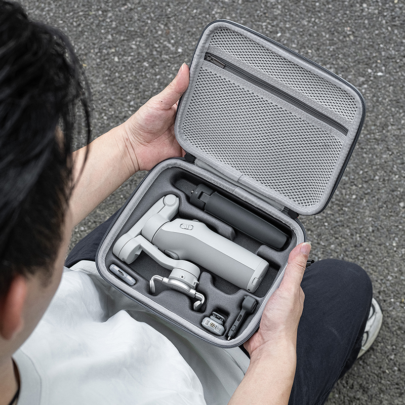 Soft lining and cushioned interior of the DJI OM carrying case