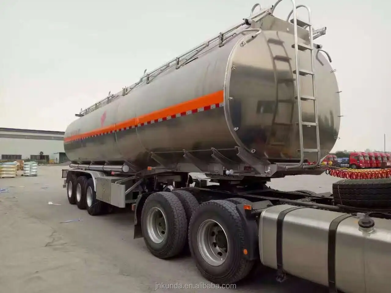 200 Gallon Fuel Trailer Howo Truck Head by KDZG Trailer Truck 4