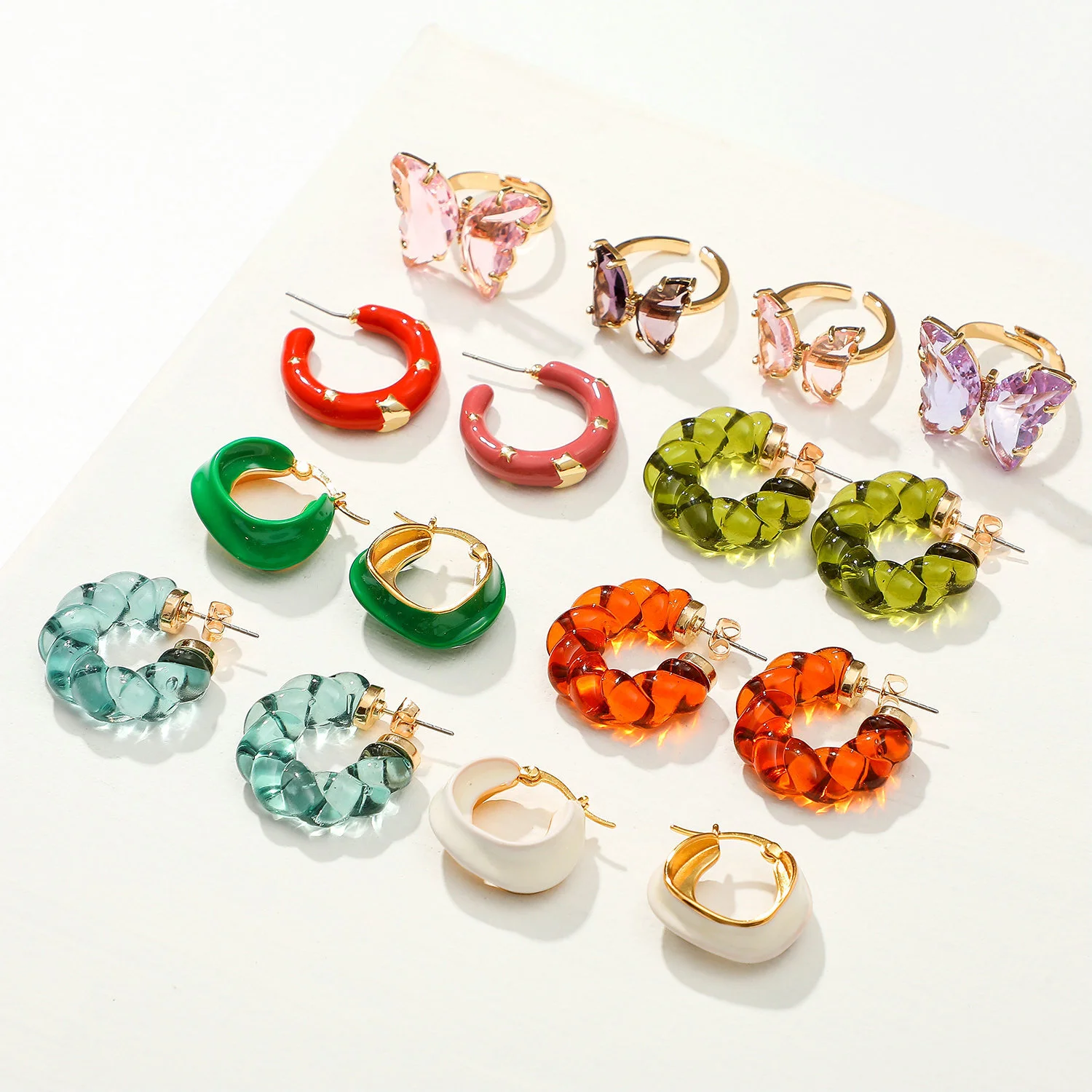 Wholesale C-shape Earrings For Women Simple Solid Color Transparent Resin With Diamond Trendy Twisted Ring Hoop Earrings 1