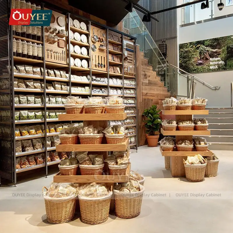 Arredamento in legno per boutique e negozi di biancheria da letto. 1