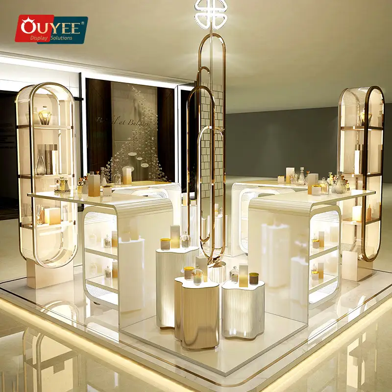 رفوف ووحدات عرض مستحضرات التجميل والعطور بالتجزئة 1