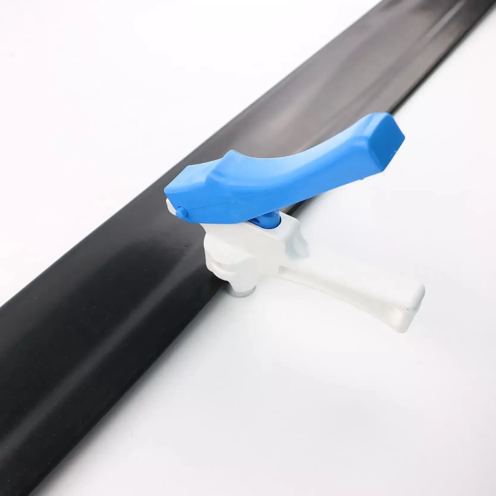 适用于16/20/25毫米扁平软管的滴灌带手动打孔器 1