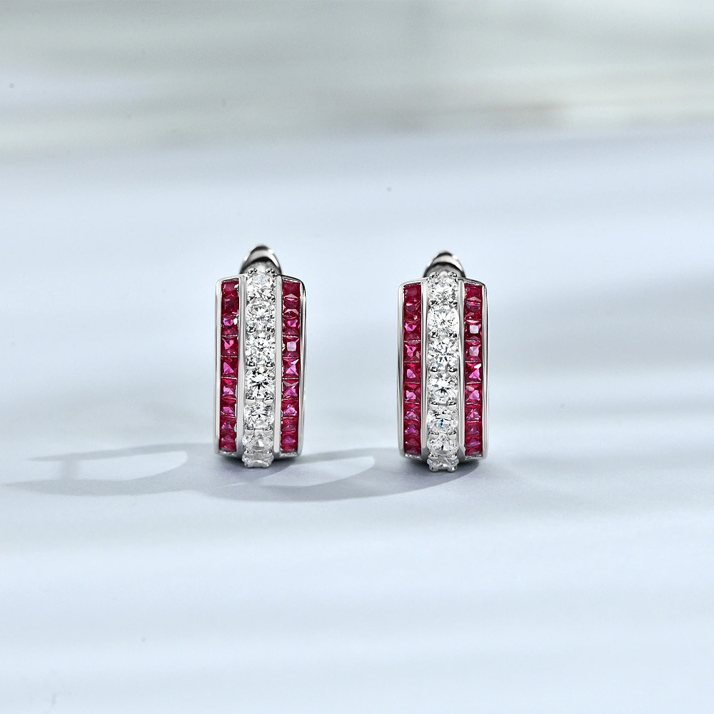 Orecchini da donna semplici e classici con diamanti in argento 925. 1