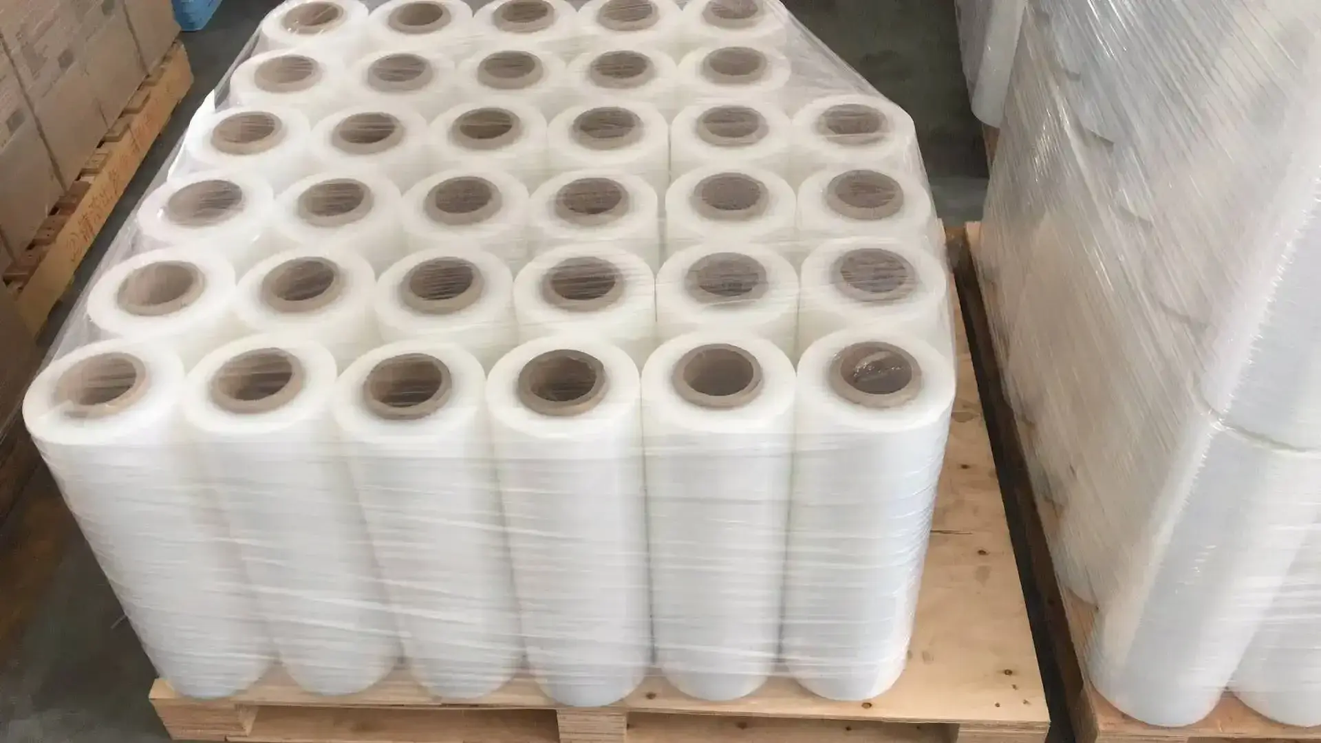 Safe to Usehand Roll Plastic Wrap Customized Stretch Film 7