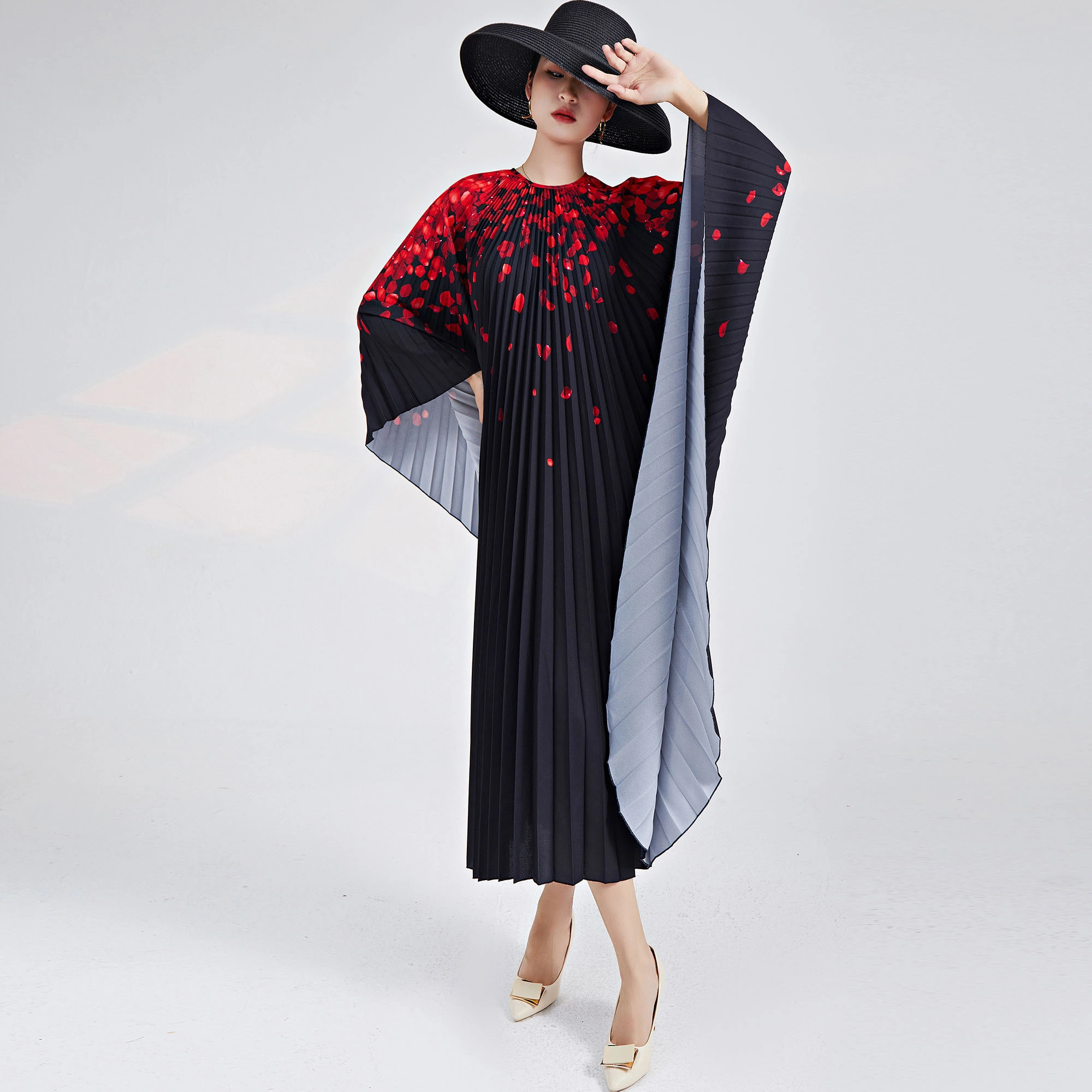 2023 neue Hohe Qualität Lose Plus Größe Fledermaus Ärmel Kleid Schnelle Lieferung Modische Frau Kaftan Elegante Gefaltete Kleid Dot Muster 1