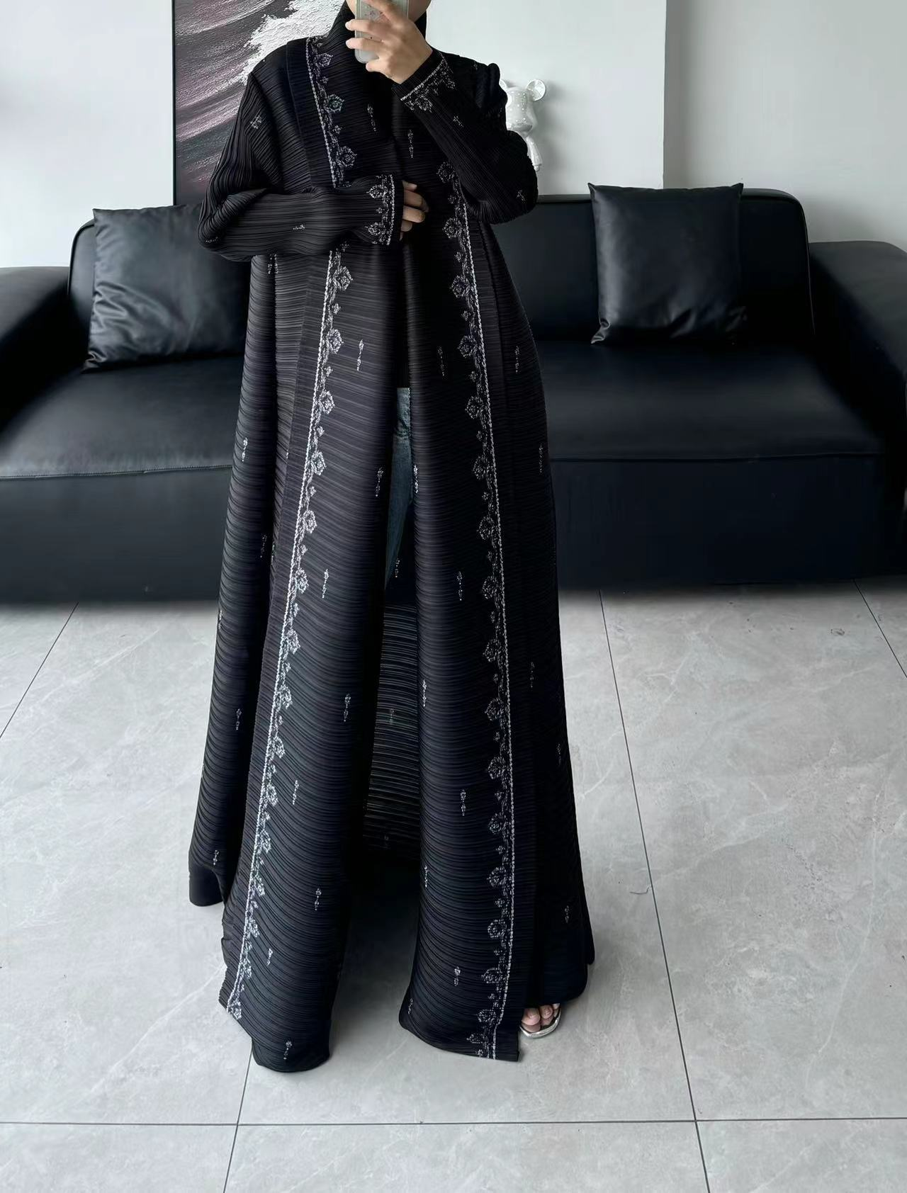 Maßgeschneiderte Plisseekleider für Ihre Marke | Kundenspezifischer OEM <000000> ODM-Produktion Miyake Plissee-Abaya für Frauen, muslimisches Kleid, langärmelige Strickjacke, eleganter, bescheidener Stil für Frühlings- und Herbstkleid, Odm und OEM 13