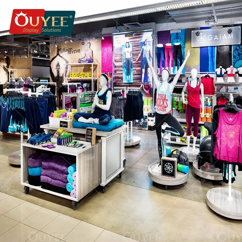 Maßgefertigter runder Kleiderpräsentationstisch und Verkaufsständer aus Holz 1