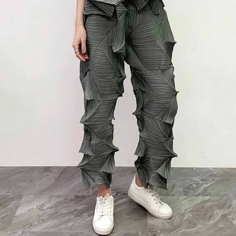 Usine de pantalons plissés en Chine pour les marques internationales Vente en gros de mode Qualité supérieure Vêtements décontractés Pantalons au design chic Pantalons pour femmes Pantalons plissés Miyake 1