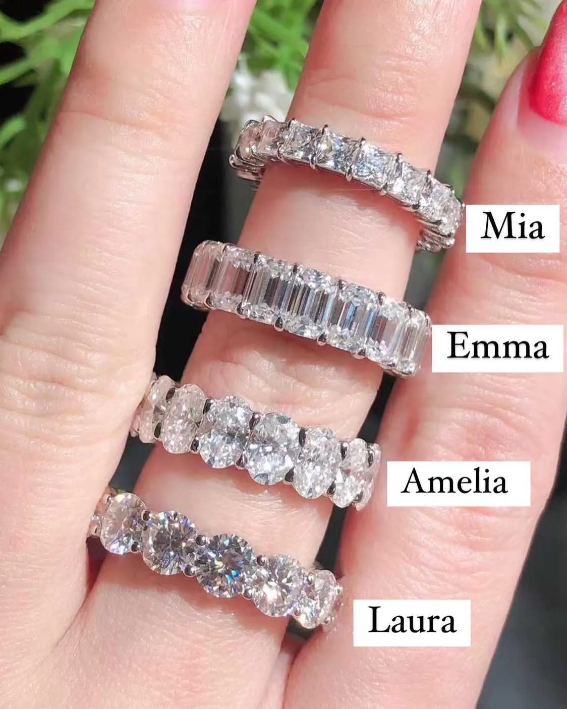 10k Style Emma 5.5 * 3,5 mm Band d'éternité Def Emerald Cut Moissanite dans l'or de mariage assorti en or blanc 1