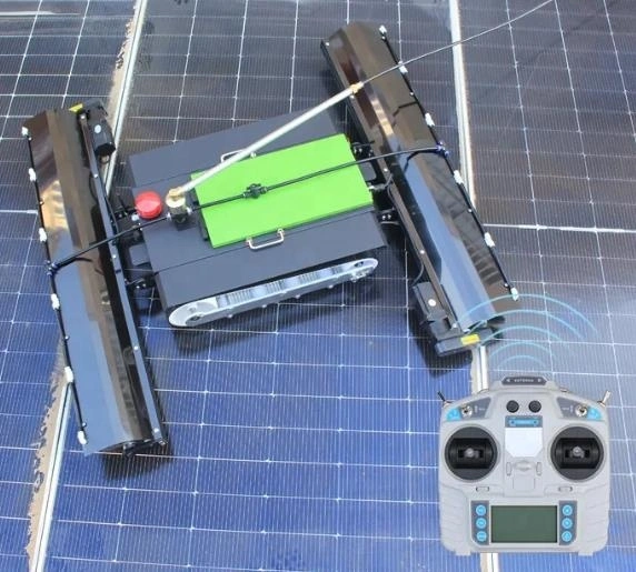 Recordatorio anticaídas para equipos de limpieza de paneles solares fotovoltaicos CR008 1