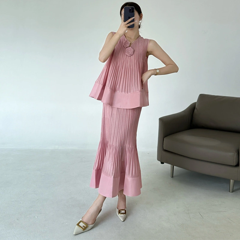 Miyake Pleated Design 2025 Summer Summer Ocleveless V-Neck Shirt + مجموعة من قطعتين مطويين 1