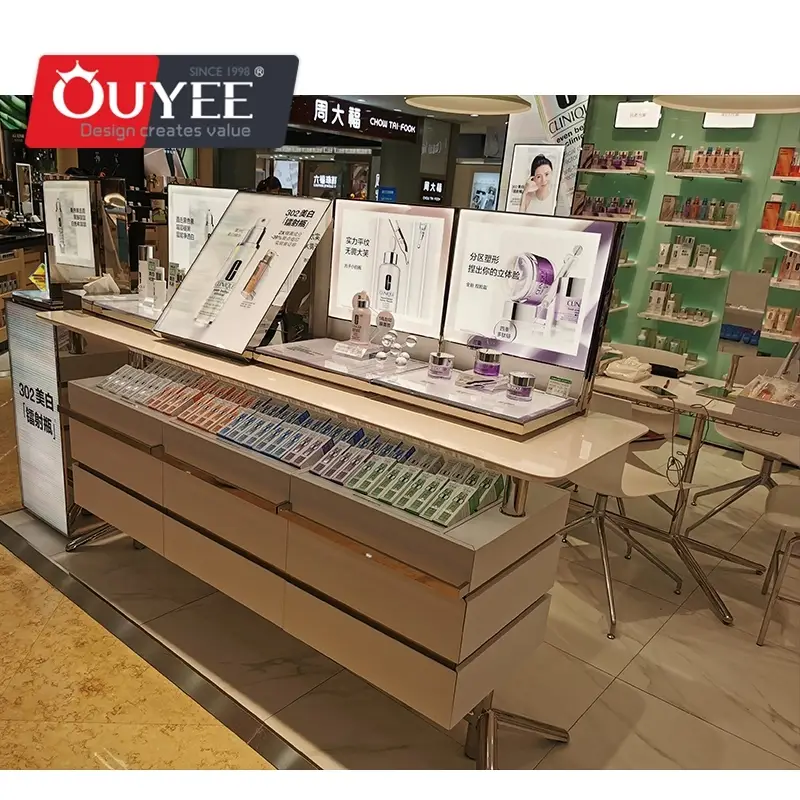 Maßgefertigter Make-up-Vitrinenschrank aus Holz für Kosmetikgeschäfte 1