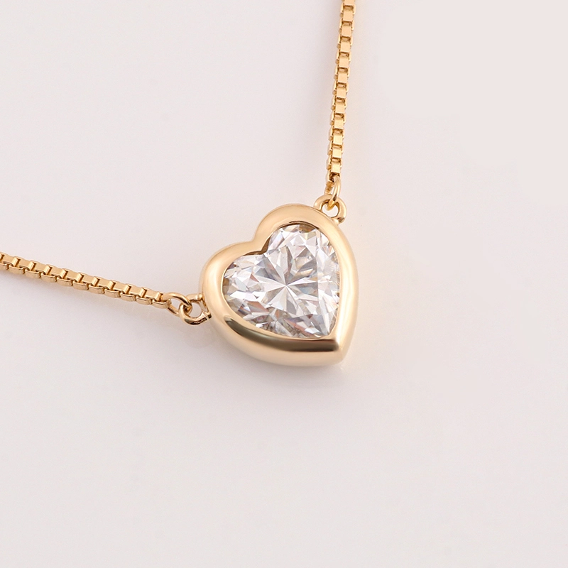 Collier en or jaune 14 carats avec chaîne en forme de boîte et pendentif en moissanite taille cœur VVS, design simple, chaîne de haute qualité. 1
