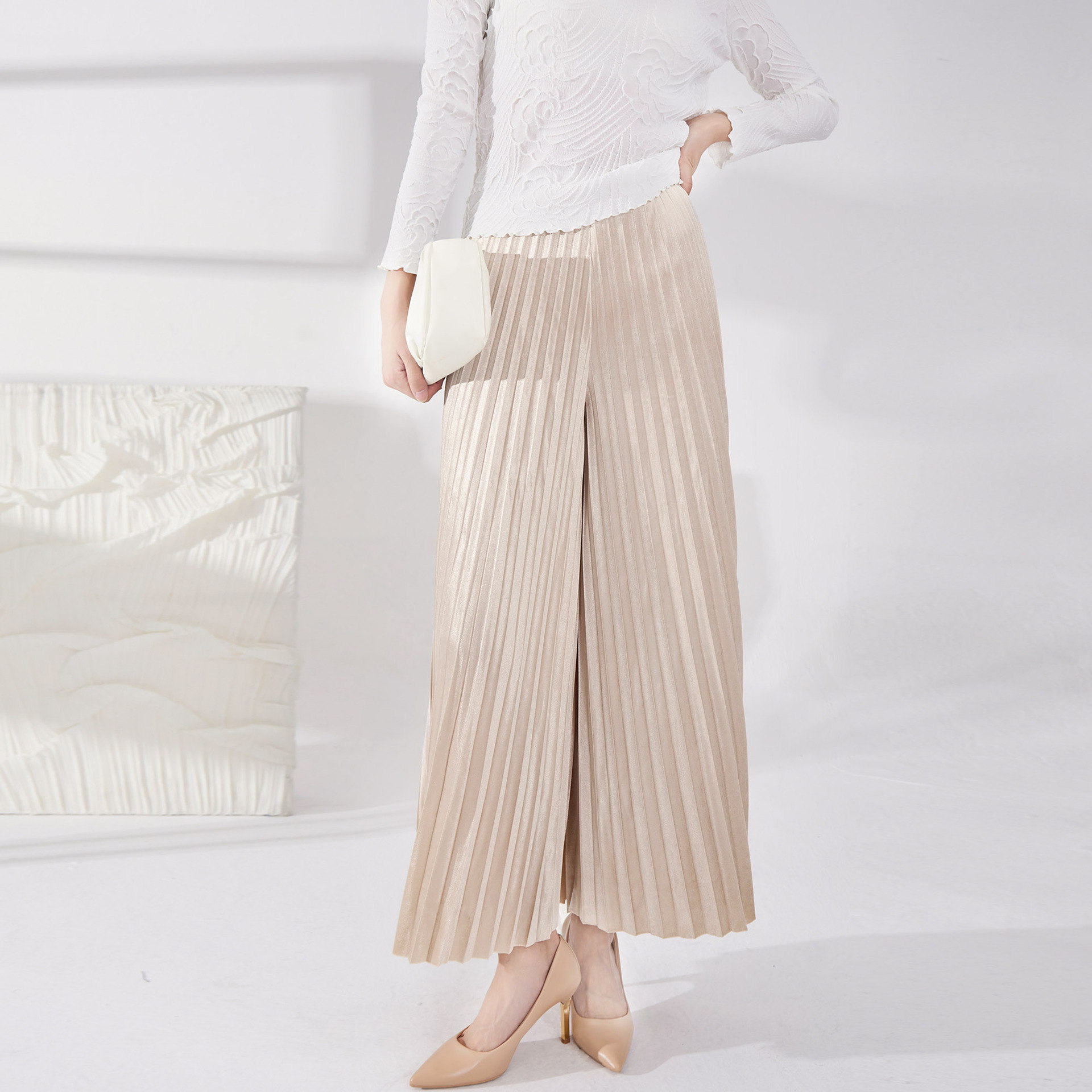 OEM <000000> ODM Hersteller von Faltenhosen | Benutzerdefiniert <000000> Großhandel Hochwertige Damenmode in Übergröße aus goldenem Samt, Freizeithose für Damen, hohe Taille, Hose mit weitem Bein, Faltenhose 13