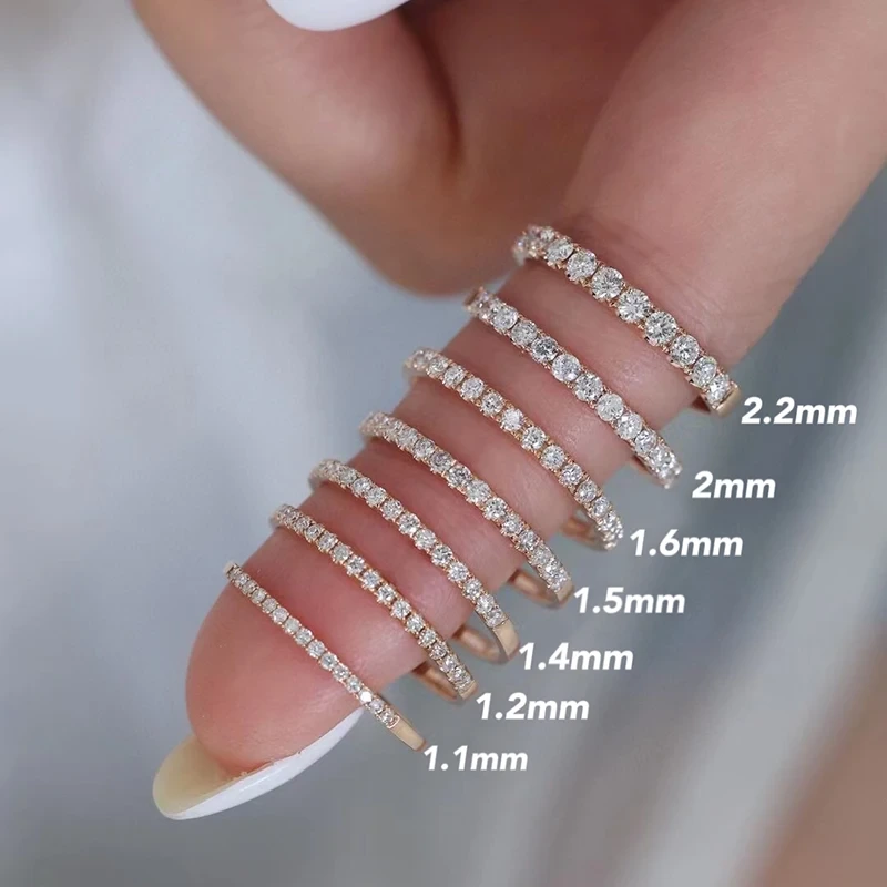 Minuscule alliance dans le groupe d'éternité de Moissanite à moitié en or 10 km coloré 1